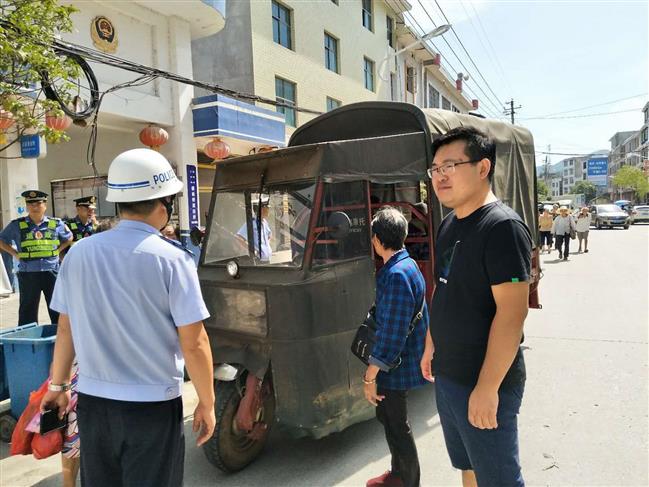 888；2018年9月20日交警、运管、安监交通安全检查_20180921082444