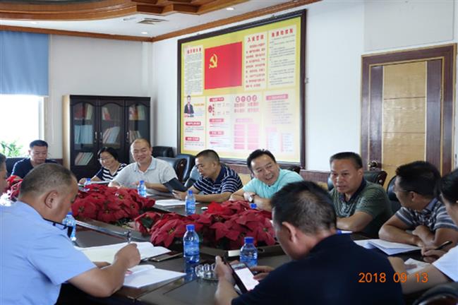 隆回县校车安全管理联席会议现场