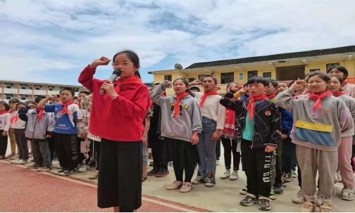 沙子坪九年义务制学校:当好队员,争做先锋